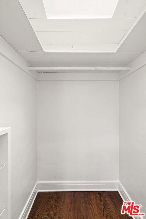 https://media.crmls.org/mediaz/2f74ae25-8408-47c3-a539-7d10a577501c.jpg?preset=X-Large