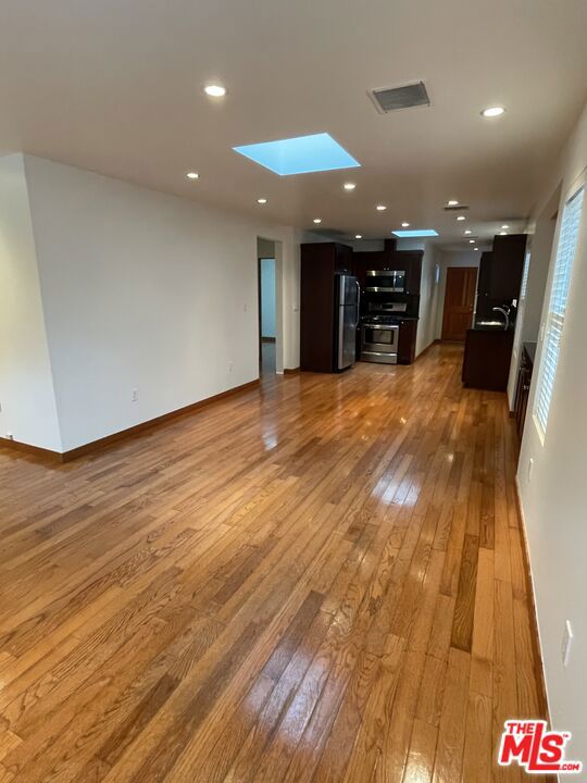 926 California Avenue, Venice CA: https://media.crmls.org/mediaz/2f7567ed-927d-45d5-9ea4-8fd87b108b8b.jpg
