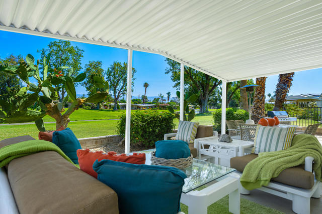 427 Calle Madrigal, Cathedral City CA: https://media.crmls.org/mediaz/2f758aef-3a38-40d3-922e-7cf3b3ac2557.jpg