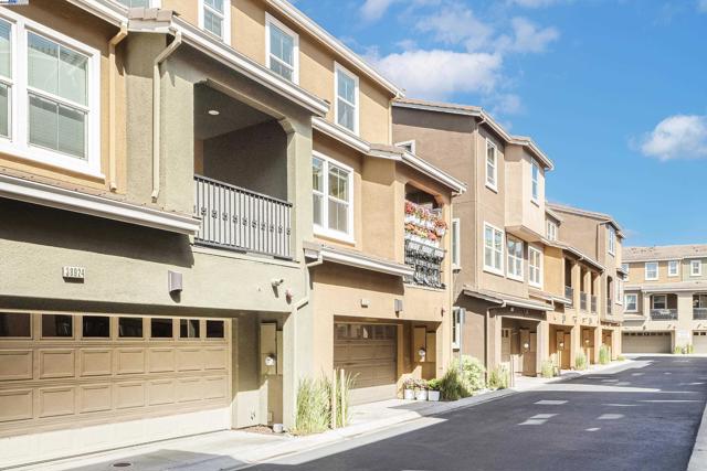 38930 Lemongrass Way, Newark CA: https://media.crmls.org/mediaz/2f759e57-8661-4102-a381-87d813274329.jpg