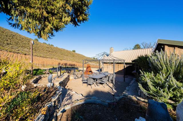 33120 River Road, Gonzales CA: https://media.crmls.org/mediaz/2f76182d-cd7b-4c4c-a803-d36de92a65df.jpg