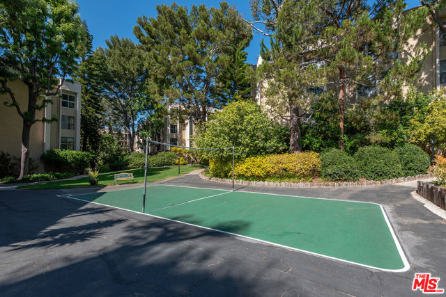 7211 Raintree Circle, Culver City CA: https://media.crmls.org/mediaz/2f76347f-2d9b-4762-a15a-bfeb2caddb9c.jpg