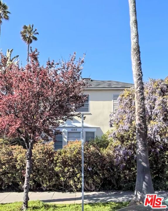1030 5th Street, Santa Monica CA: https://media.crmls.org/mediaz/2f763ad8-7778-4155-8781-68f200cdc61b.jpg