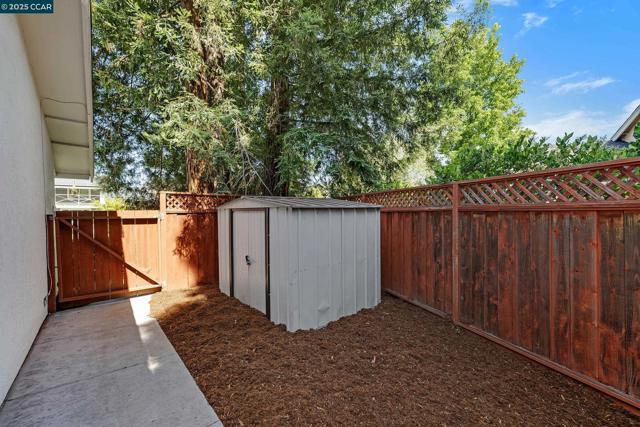 222 Scotts Mill Ct, Danville CA: https://media.crmls.org/mediaz/2f767434-432b-44e2-93dd-b2fd38088943.jpg