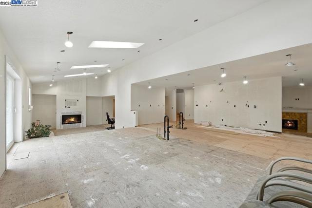 21798 Independent School Rd, Castro Valley CA: https://media.crmls.org/mediaz/2f7686cd-7aae-4c81-b192-32d00fc05aa2.jpg