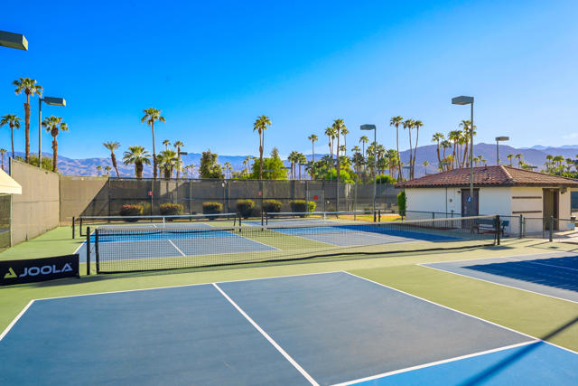 239 Santa Barbara Circle, Palm Desert, CA 92260
