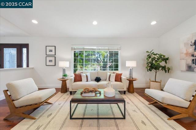 2787 Morgan Dr, San Ramon CA: https://media.crmls.org/mediaz/2f76f29e-03fd-4bdb-8bd5-77abd8b27919.jpg