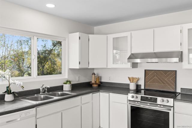 25311 Jesmond Dene Road, Escondido CA: https://media.crmls.org/mediaz/2f777bcb-8411-4251-929e-ce7f9739a95a.jpg