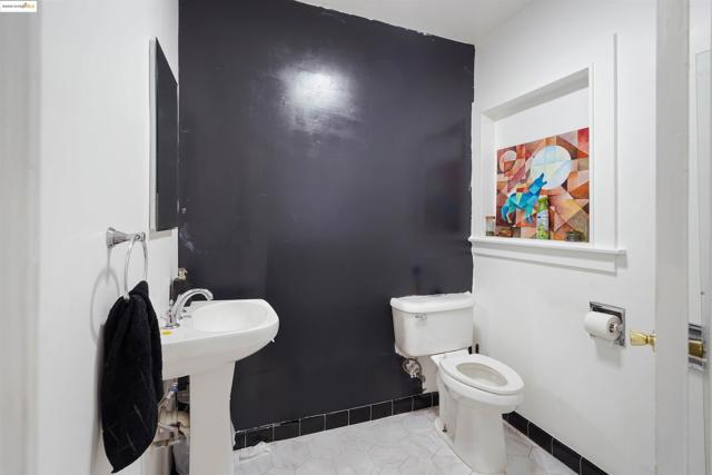 120 Sunset Ave, Vallejo CA: https://media.crmls.org/mediaz/2f77ac07-8ecf-4232-89ac-92d0efcfa2e6.jpg