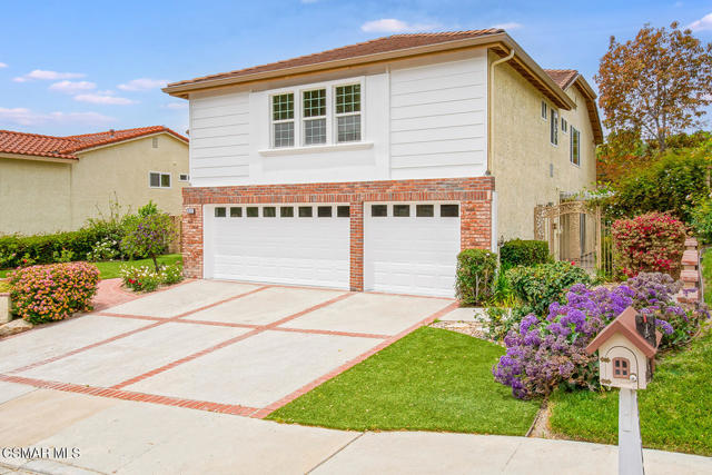 2111 Peak Place, Thousand Oaks CA: https://media.crmls.org/mediaz/2f77d1fa-2d90-437f-8744-590f70d0a180.jpg