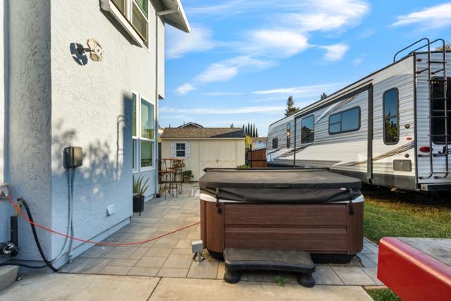 1090 Los Altos Drive, Hollister CA: https://media.crmls.org/mediaz/2f77f947-c3ea-414a-9d39-66123b88c6c7.jpg