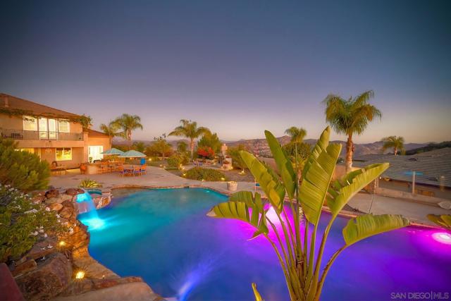 15068 Creek Hills Rd, El Cajon CA: https://media.crmls.org/mediaz/2f7833b8-e4d2-4ec2-9586-dc7150999675.jpg