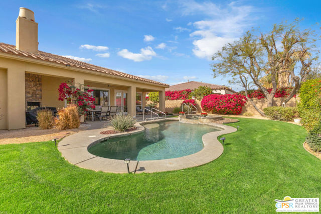 41728 Via Treviso, Palm Desert CA: https://media.crmls.org/mediaz/2f786fe4-7a69-4ec3-b3e5-d6284557ea1e.jpg