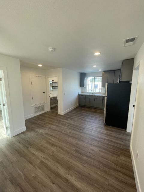 2530 Francisco Boulevard, Pacifica CA: https://media.crmls.org/mediaz/2f78a45e-698d-40df-8e2b-976abccbee9a.jpg