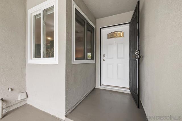 3208 Morningside Drive, Oceanside CA: https://media.crmls.org/mediaz/2f78ef84-d927-4f78-9f6a-bd87d6e27e73.jpg