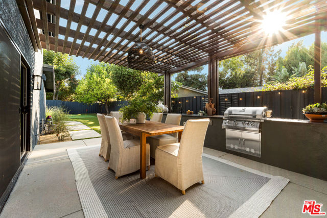 22824 Margarita Drive, Woodland Hills CA: https://media.crmls.org/mediaz/2f78f5c4-bdb5-4ab9-ab01-d25117a487c4.jpg