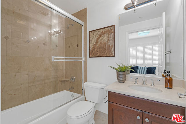 143 N Arnaz Drive, Beverly Hills CA: https://media.crmls.org/mediaz/2f79b4f4-9972-4e52-a893-7e751ebb67b5.jpg
