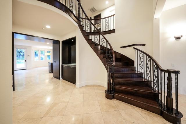 Detail Gallery Image 13 of 61 For 821 Shadow Ridge Pl, Chula Vista,  CA 91914 - 5 Beds | 4/1 Baths