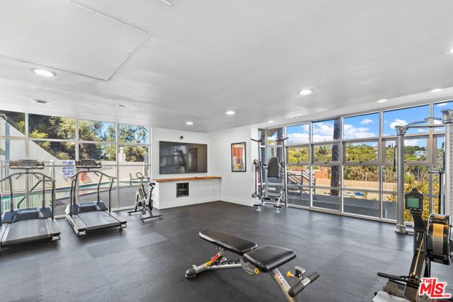 171 N Church Lane, Los Angeles CA: https://media.crmls.org/mediaz/2f7a9078-c144-4f06-8664-ac25e4582a9b.jpg