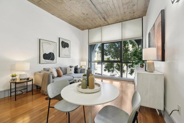 1 S Park Street, San Francisco CA: https://media.crmls.org/mediaz/2f7aba0f-f6f7-4f33-a8e0-aa36bbbb9849.jpg