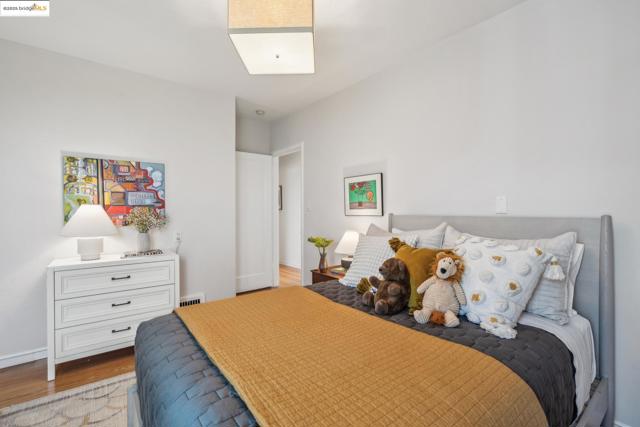267 Columbia Ave, Kensington CA: https://media.crmls.org/mediaz/2f7ad3a4-c5fd-4047-afae-dd39376d6359.jpg