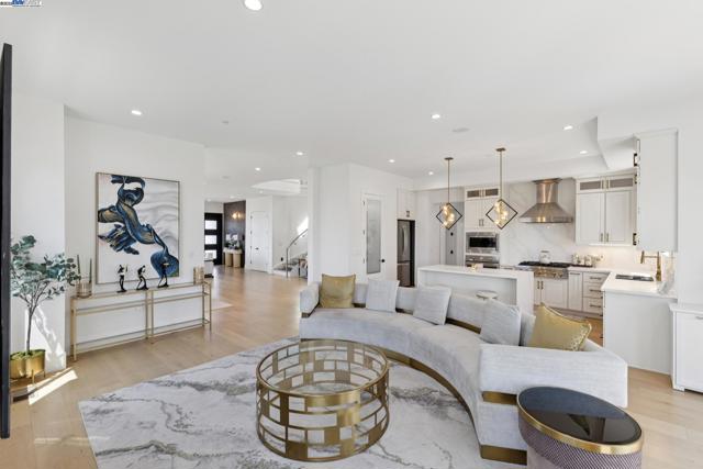 3606 Sarita St, Hayward CA: https://media.crmls.org/mediaz/2f7bae15-62b0-4e9f-99de-74ed3d74888a.jpg