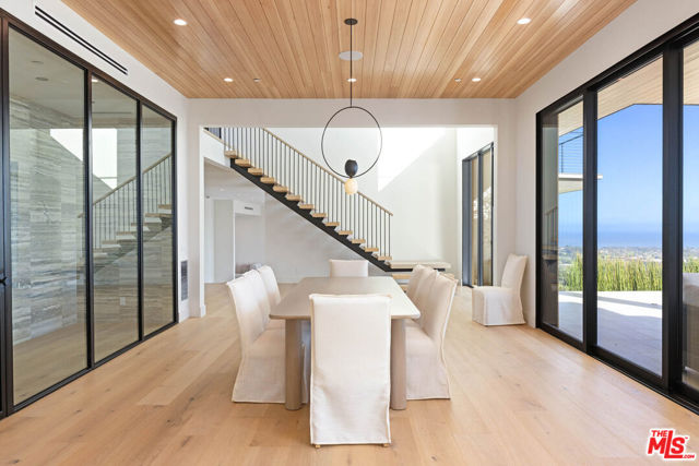 5366 Horizon Drive, Malibu CA: https://media.crmls.org/mediaz/2f7c05b9-bac0-4ec4-881c-e3bf7a3a6868.jpg