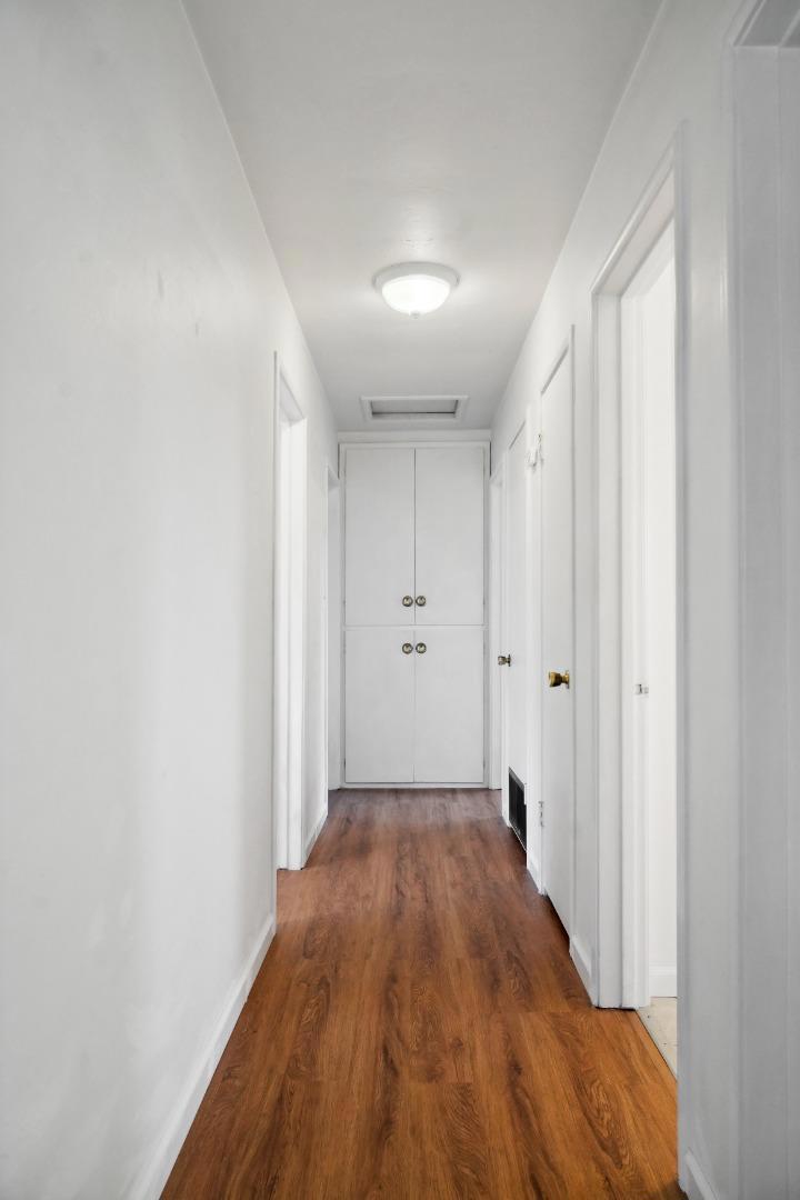 https://media.crmls.org/mediaz/2f7c0a8f-6fef-4a86-bd90-663fed07a1db.jpg?preset=X-Large