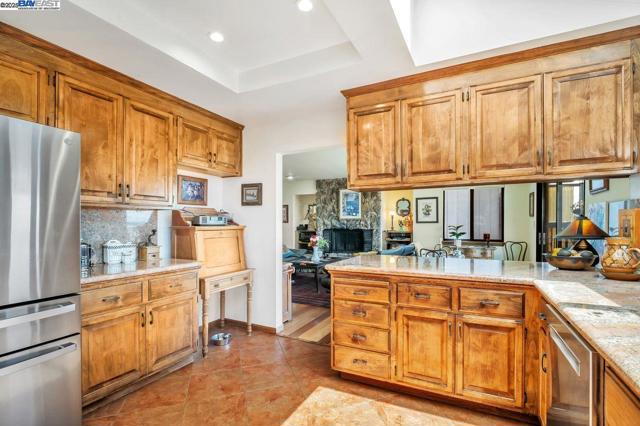 31865 Chicoine Ave, Hayward CA: https://media.crmls.org/mediaz/2f7c98be-6c50-4bd6-a5eb-8cb9e71aaa90.jpg