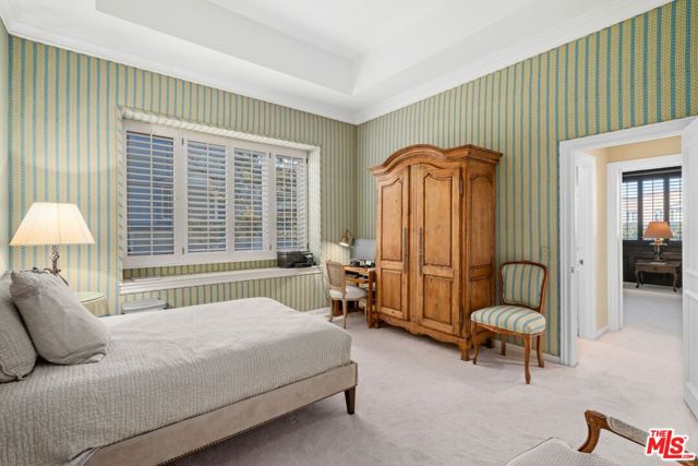 10114 Empyrean Way, Los Angeles CA: https://media.crmls.org/mediaz/2f7d081c-2f0b-42d9-98ad-fa660472372f.jpg