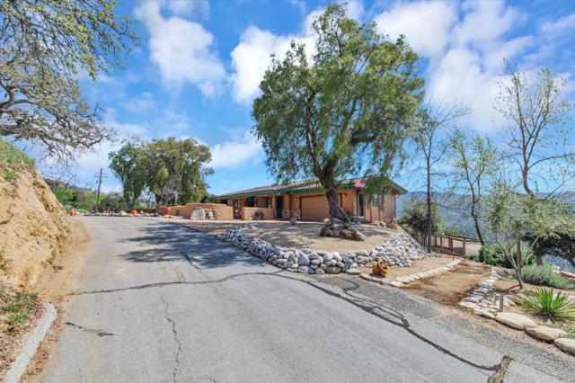 18 Asoleado Drive, Carmel Valley CA: https://media.crmls.org/mediaz/2f7d4ec8-d988-48bf-b692-095b1c03b537.jpg