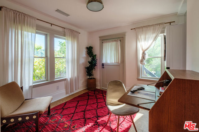 116 Roselawn Place, Los Angeles CA: https://media.crmls.org/mediaz/2f7dd7e1-6f48-4a72-b505-72edcd2a341f.jpg