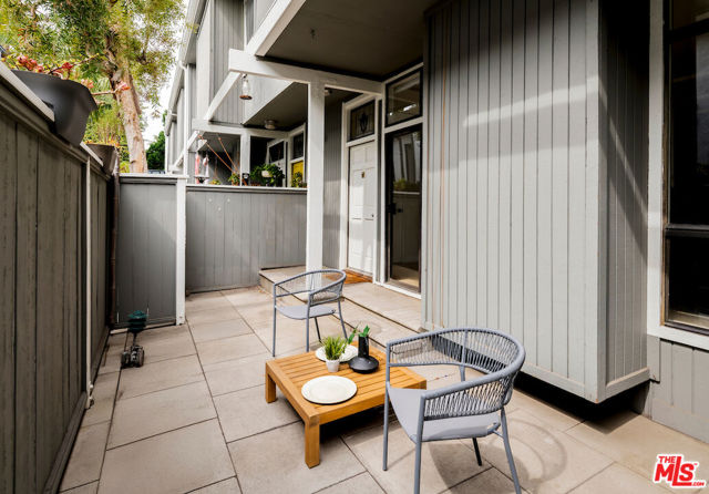 1425 Stanford Street, Santa Monica CA: https://media.crmls.org/mediaz/2f7eca96-514f-42ad-b1fb-92e74bb7bebf.jpg