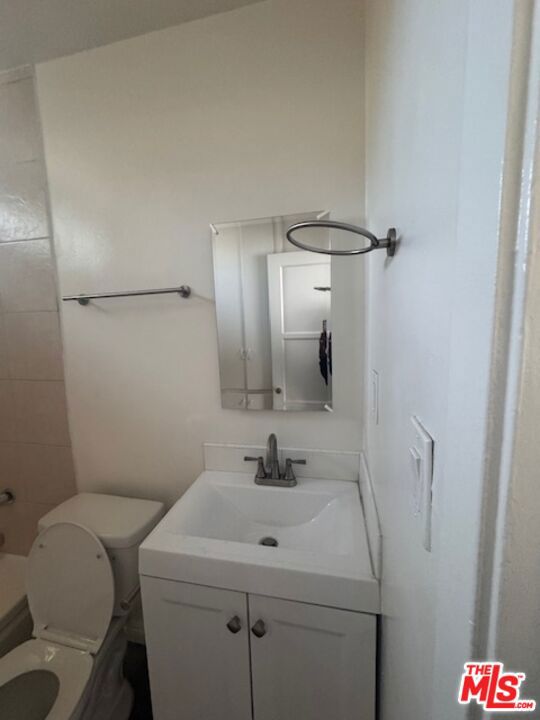 3113 W 36th Street, Los Angeles CA: https://media.crmls.org/mediaz/2f7f033c-9c4e-4911-a29c-add02e9d35b5.jpg