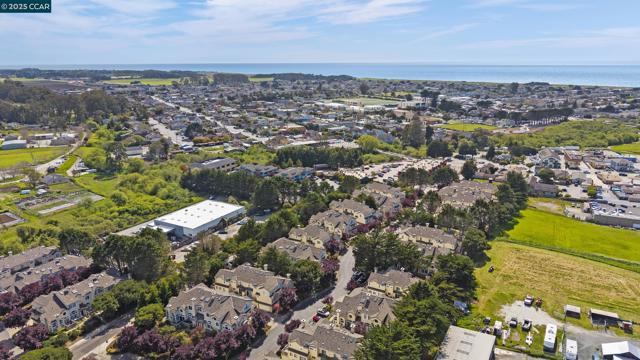 43 Patrick Way, Half Moon Bay CA: https://media.crmls.org/mediaz/2f7f845a-f557-4bc7-a05d-29c11dcc05b7.jpg