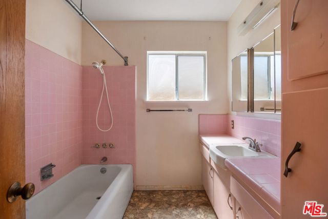 2659 Luray Circle, Simi Valley CA: https://media.crmls.org/mediaz/2f7f9632-e814-4695-af72-a99df80c25b9.jpg