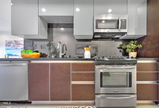 Detail Gallery Image 22 of 56 For 133 S Los Robles Ave #205,  Pasadena,  CA 91101 - 2 Beds | 2 Baths