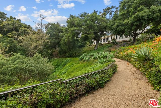 10697 Calle Quebrada, Goleta CA: https://media.crmls.org/mediaz/2f7fce0b-e2f6-41ed-a0b3-84971995a9da.jpg