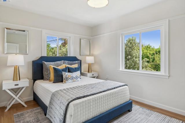 1827 Moreland Dr, Alameda CA: https://media.crmls.org/mediaz/2f80c710-7b85-42b2-8f6e-fb378e9b6d3e.jpg