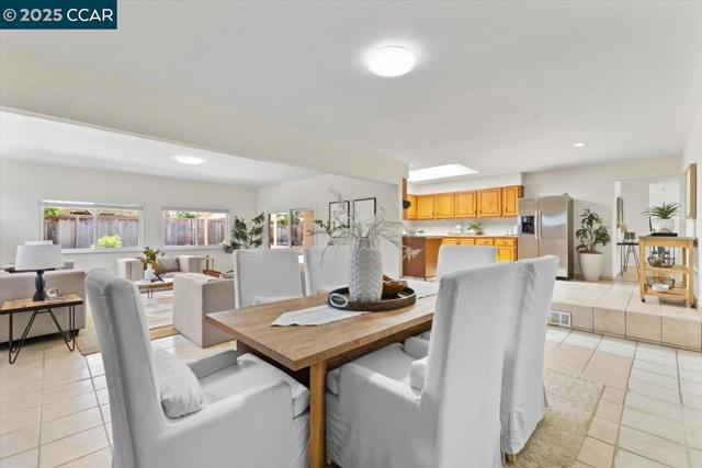 1578 Dianda Dr, Concord CA: https://media.crmls.org/mediaz/2f80e351-c850-48b8-af0c-4077961e08bd.jpg