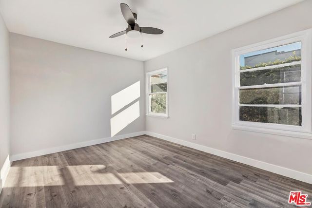 5014 CLINTON Street, Los Angeles CA: https://media.crmls.org/mediaz/2f80f618-d5ba-42f2-b29a-7f2313c40e14.jpg