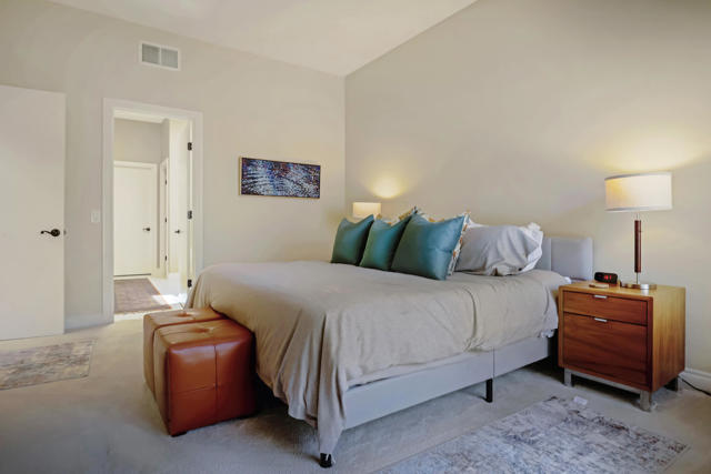 425 Desert Holly Drive, Palm Desert CA: https://media.crmls.org/mediaz/2f816dee-4292-4dda-9b36-be634bcd2e5b.jpg