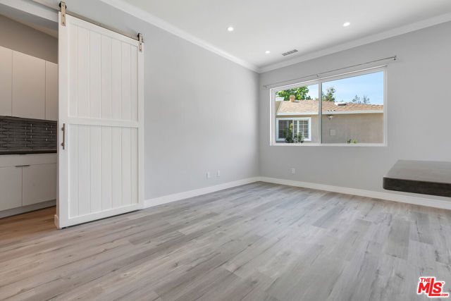 21037 Costanso St, Woodland Hills CA: https://media.crmls.org/mediaz/2f819533-12da-4911-9abf-83ad85576020.jpg