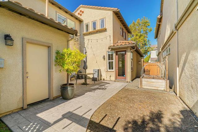 215 W Santa Cruz Way, Mountain House CA: https://media.crmls.org/mediaz/2f81f37d-bcdb-4e69-b40e-10a0e004d3df.jpg