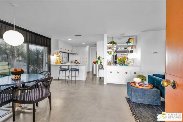 2530 N Whitewater Club Drive, Palm Springs CA: https://media.crmls.org/mediaz/2f824cd4-28a1-4e9a-9e04-b6ad087e21dc.jpg