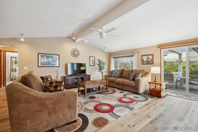 1831 Nova Gln, Escondido CA: https://media.crmls.org/mediaz/2f825a21-a753-4ecd-baa8-c1088d5cfb60.jpg