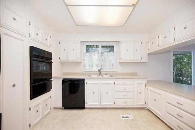 12339 Pepperwood, Auburn CA: https://media.crmls.org/mediaz/2f827179-2d6a-47f1-8766-2b6a888e6410.jpg