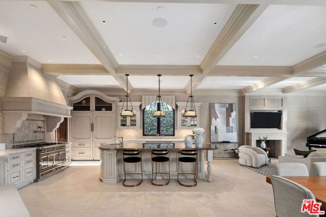 6882 Arizona Avenue, Los Angeles CA: https://media.crmls.org/mediaz/2f827977-3264-44bc-964f-0647d0d4acf7.jpg