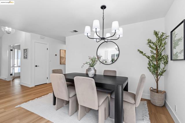 34841 Potomac River Pl, Fremont CA: https://media.crmls.org/mediaz/2f82fd0a-6f19-474e-add3-049fe4febe2b.jpg