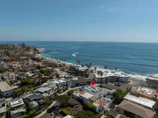 242 Playa Del Norte St, La Jolla CA: https://media.crmls.org/mediaz/2f83b32d-5e83-4719-be40-361f5bee3ff8.jpg